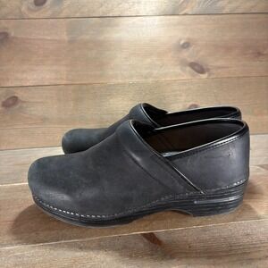 Dansko Professional mens size 42 shoes Black Leather Slip On Nurse clogs